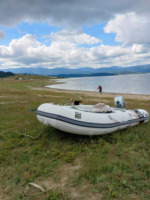 Продава се надуваема лодка