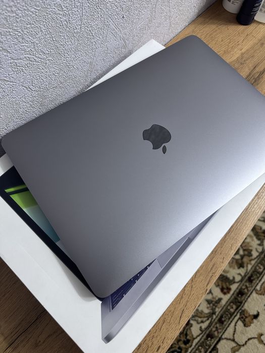 Продам MacBook Pro 13 M1 (2020)