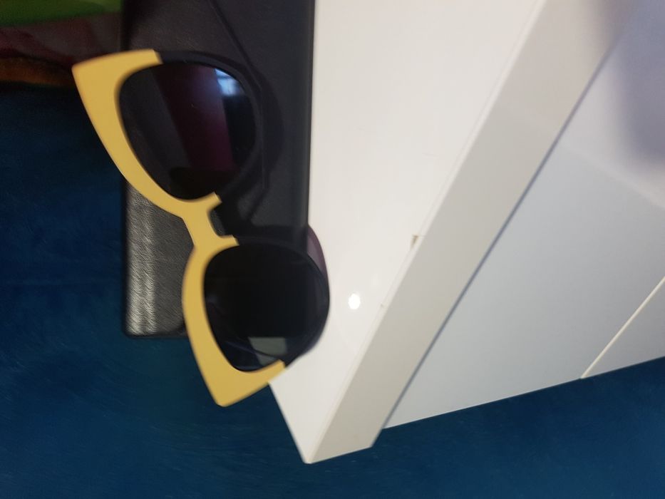 Слънчеви очила на Долче и И аксесоари за очила камъни със златни синдж