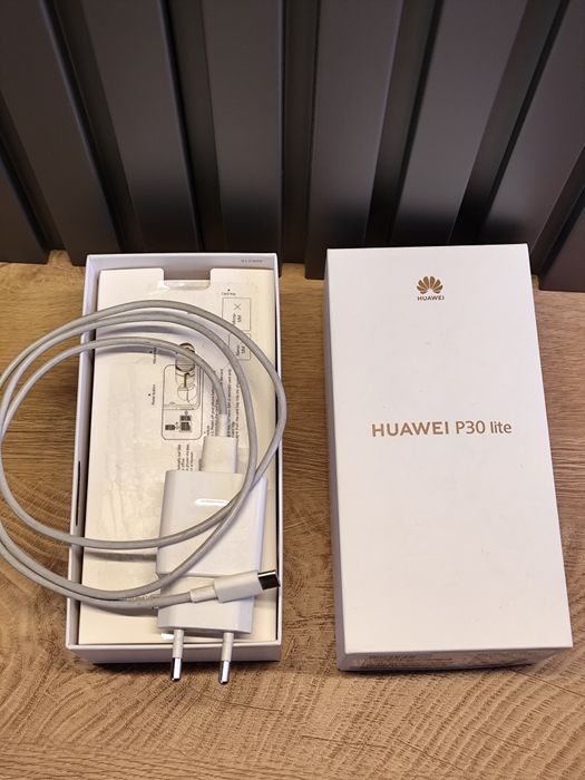 Телефон Huawei P30 lite