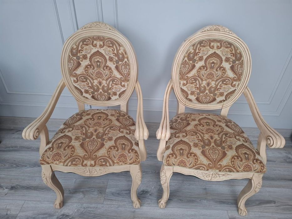 Классические стулья-кресла