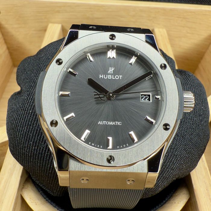 Hublot Classic Fusion Gri 42mm | 542.NX.7071.RX | TVA Deductib. 2026