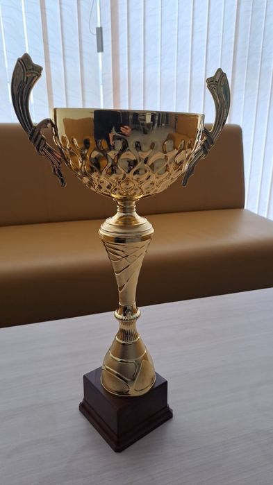 Продам кубки 8-9 штук