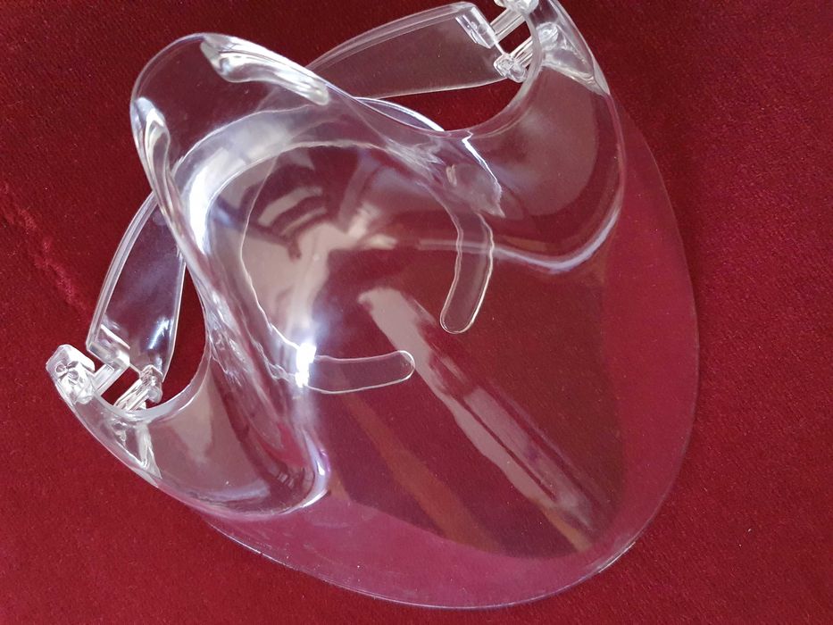 Mască plastic transparent