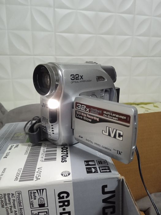 Продам видеокамеру JVC, GR370AS