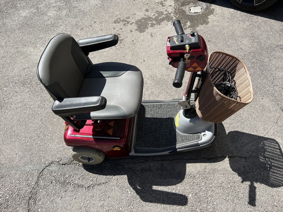 Скутер за трудно подвижни хора (Shoprider 778NR)