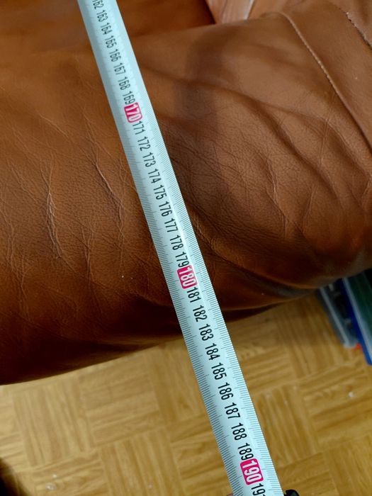 Диван кожанный из дерева