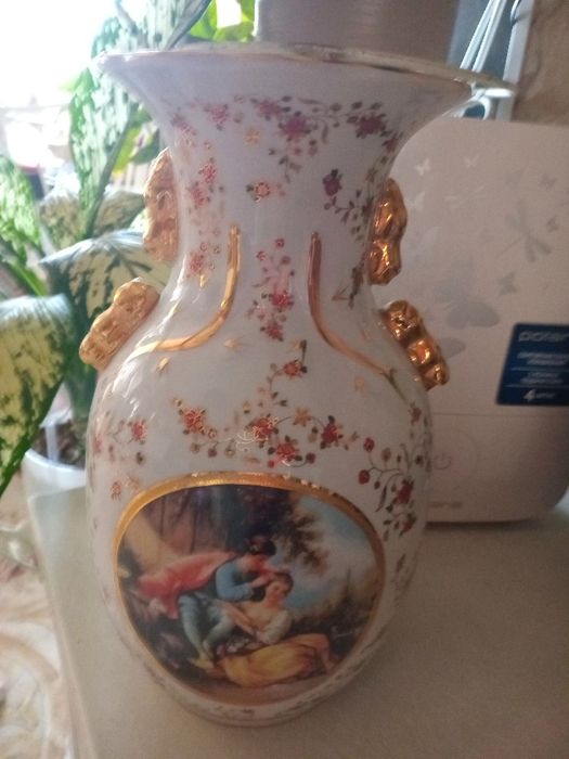 Продам вазу и этажерку
