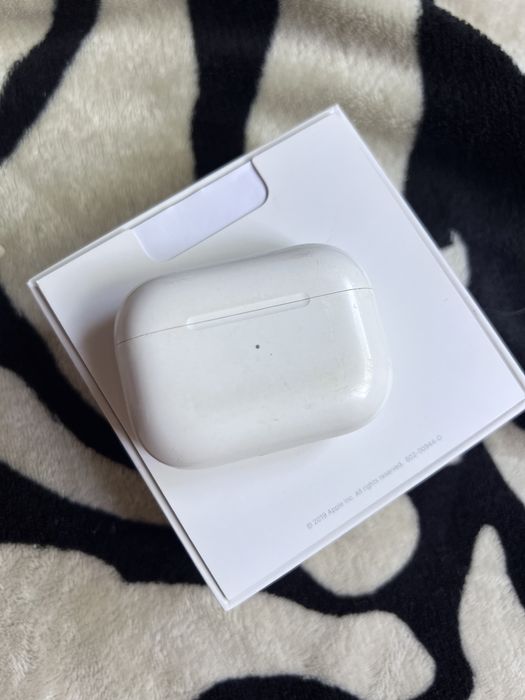 Air Pods Pro 1 наушник ( правый+кейс)