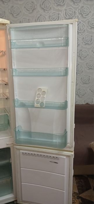 С доставкой холодильник продаю в хорошем рабочем состояни Высота-1м79