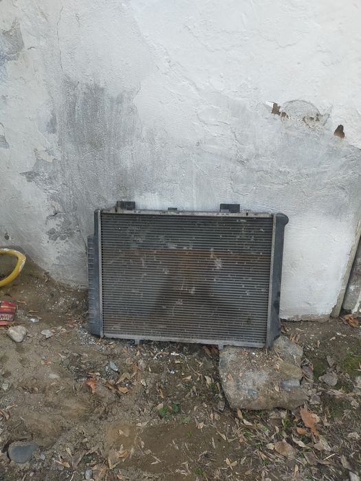 Радиатор бу 210мерс