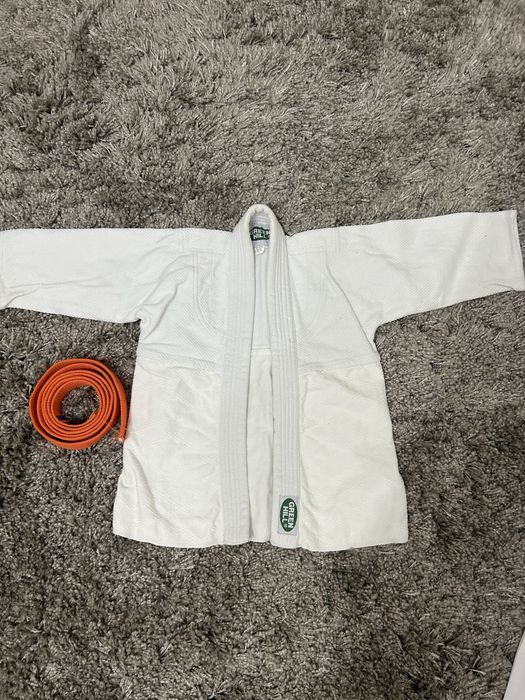 Продаю комплект кимоно белая