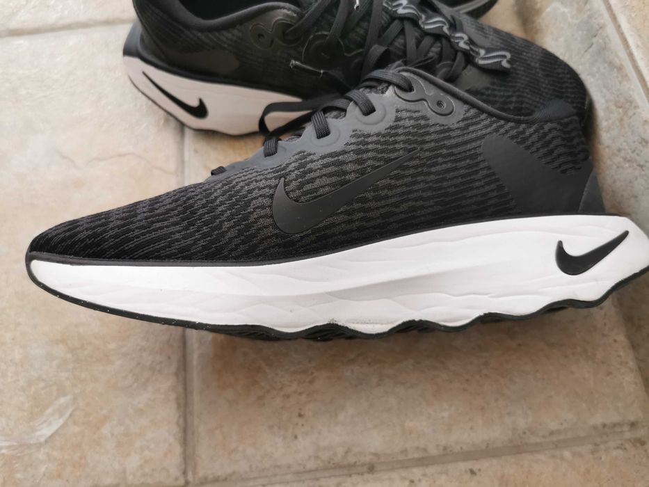 Vand incaltari Nike Motiva