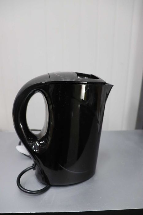 Emerio WK-121616.1 Кана за вода, 1 литър, 900 вата, черен, за пътуванe