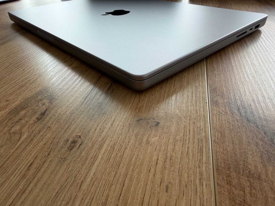 MacBook Pro 16" M1 MAX 10-CPU, 32-GPU, 32GB RAM, 2TB SSD