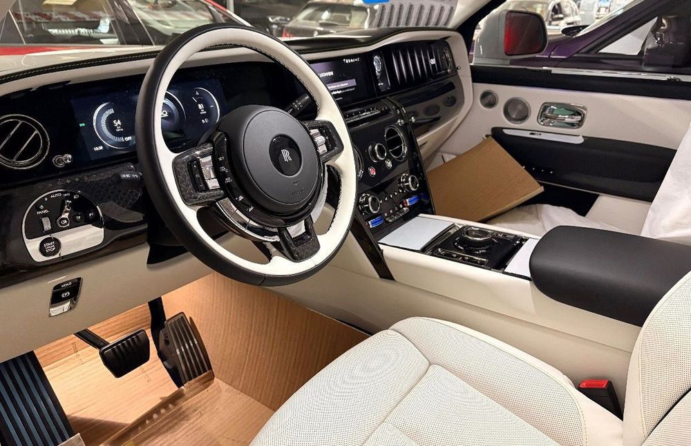 Rolls Royce Cullinan Black Badge White MY2026