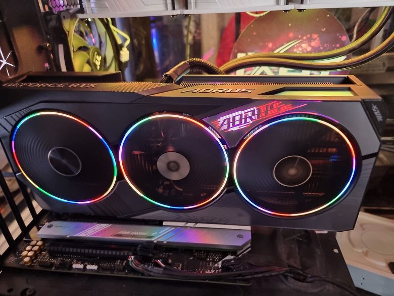 Продам топовую мощную игровую видеокарту Gygabyte Aourus 4070 Super/12