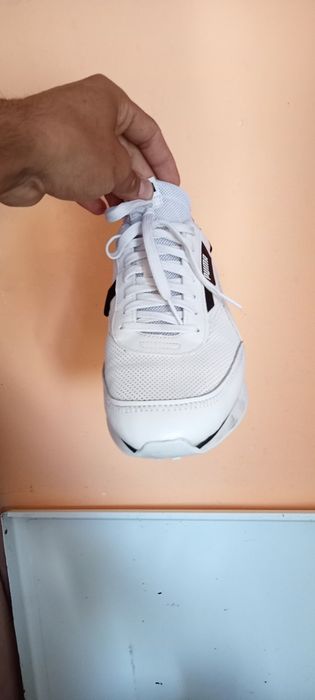Adidași puma albi