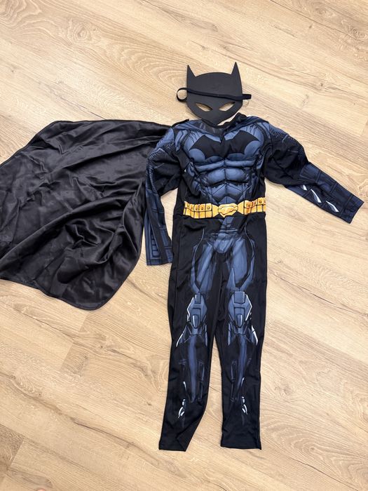 Vand costum batman potrivit pentru halloween 5/6 ani