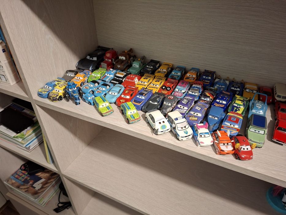 Lot : Păpuși LOL și mașini CARS. Citiți descrierea