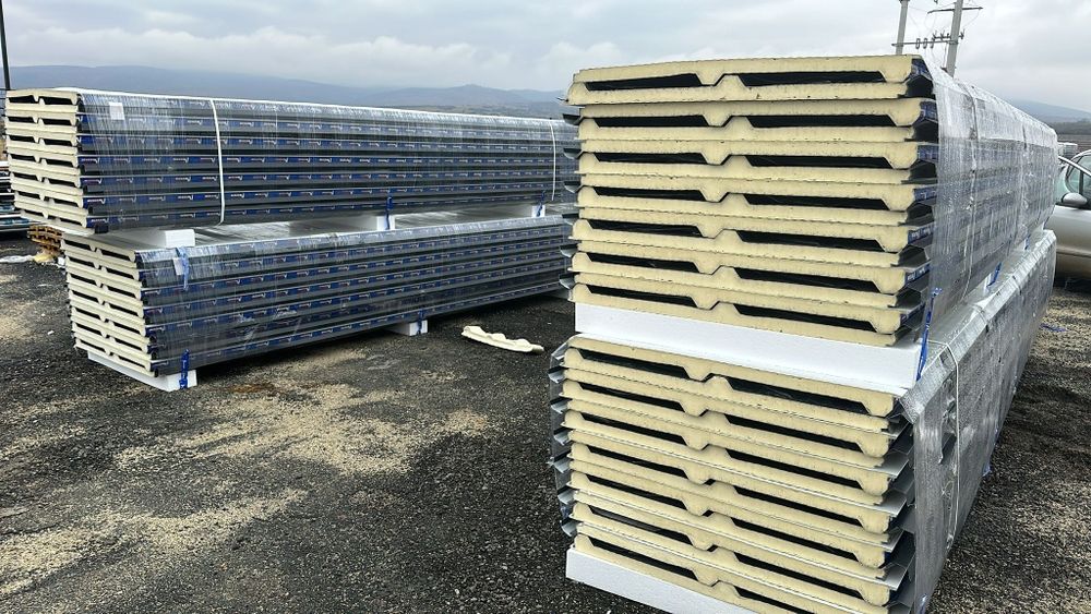 Panouri sandwich acoperiș și perete