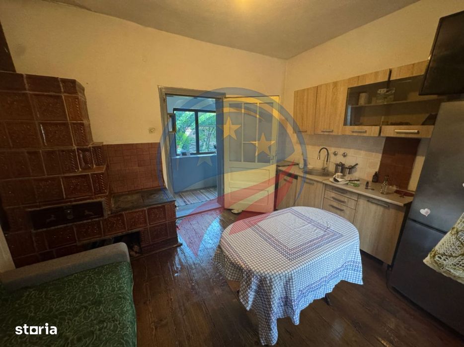 Casă de vânzare în Comuna Orodel – proprietate îngrijită, gata de locu
