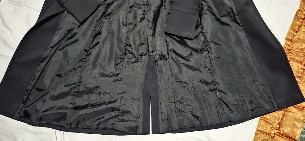 Trenci lung, negru, prevazut cu cordon