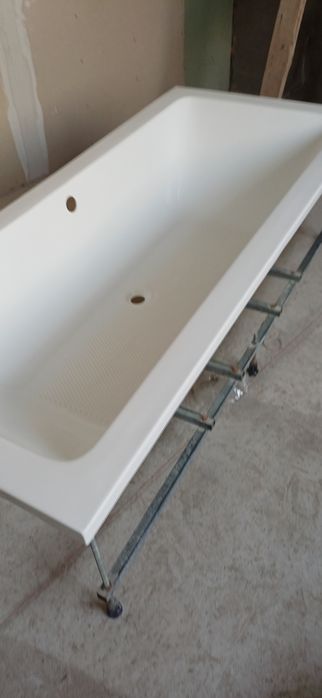 Ванна в хорошем состояние!