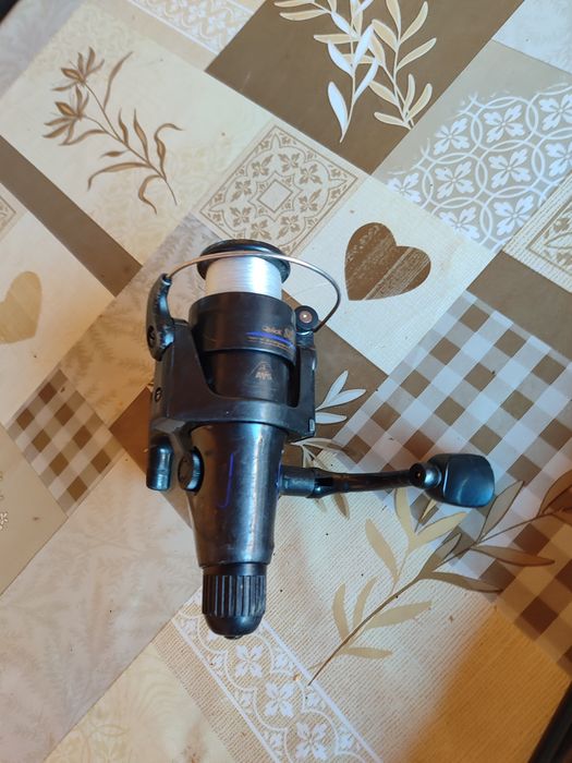 Vând băț de pluta plus molineta