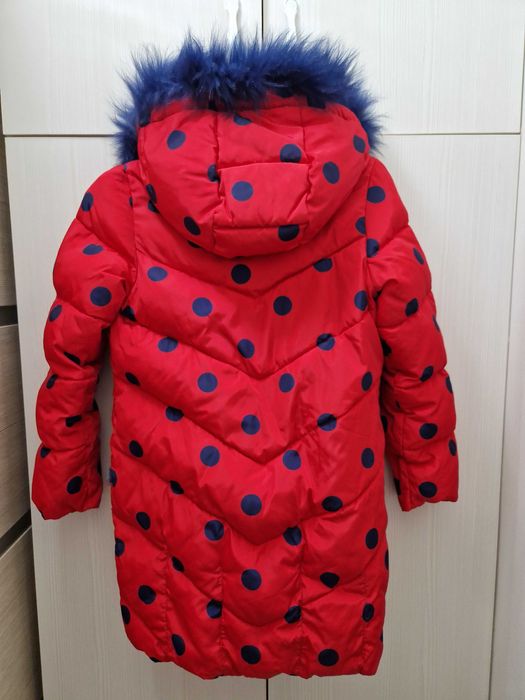 Продам зимнюю куртку для девочки
