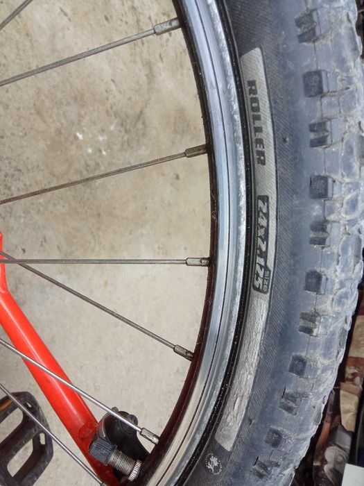 Vând  bicicletă  specialized