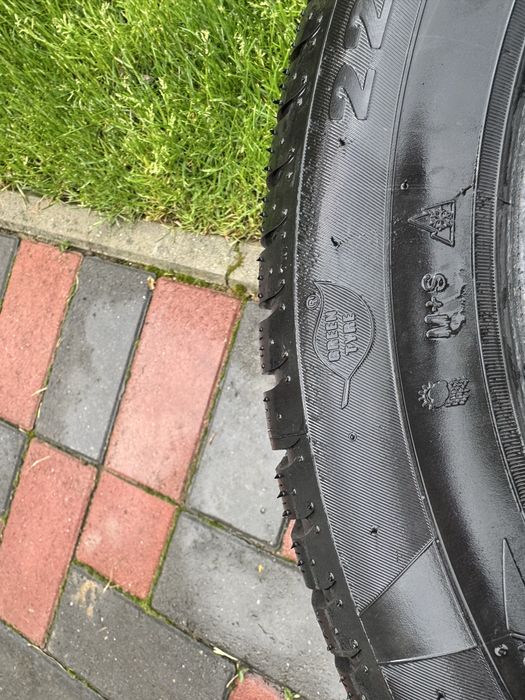 Vând Cauciucuri noi nouțe 225/50 R17