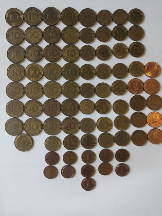 Различни монети от различни години