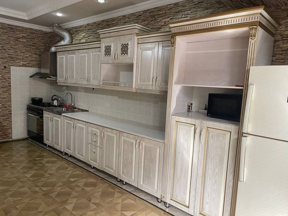 Аренда МАРКАЗ 15 Жангох  3 комнатная 180 квадрат