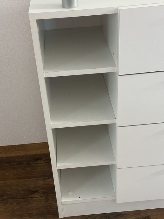 Comoda / dulap alb cu sticla