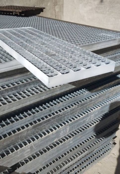 Trepte metalice zincate