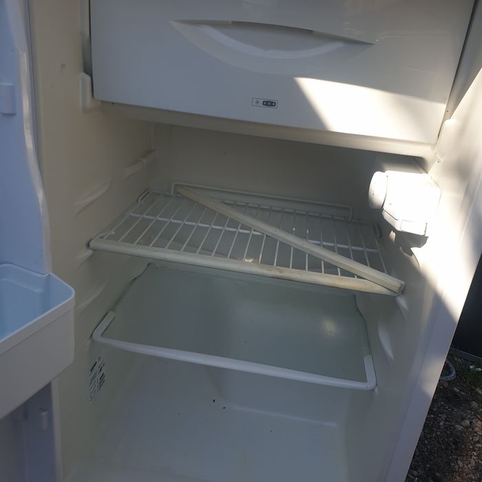 Хладилник със камера