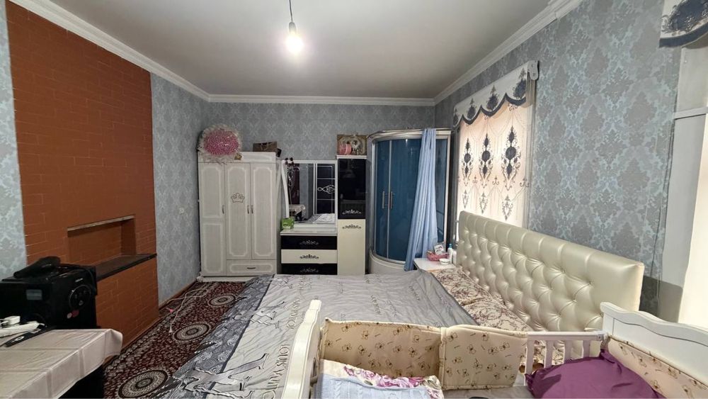 Yangiyol tumani tinchlik mfy  18.72 sotik 8 xona qo’yxona molxona bor