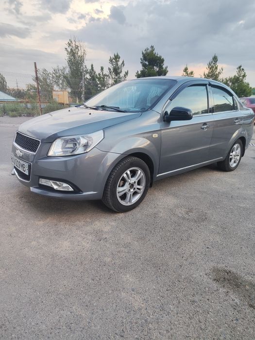 Nexia r3 sotiladi yaxshi holatda