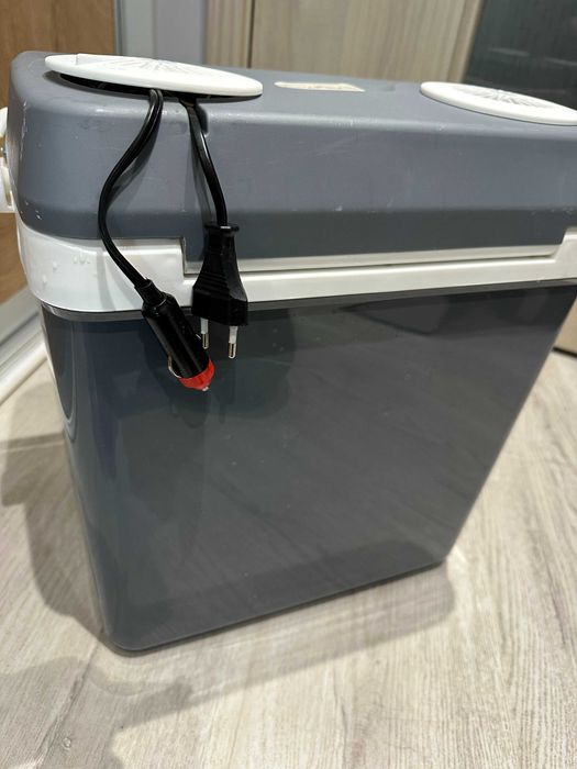 Хладилнa чанта First - , 32л, 12V-220V студено