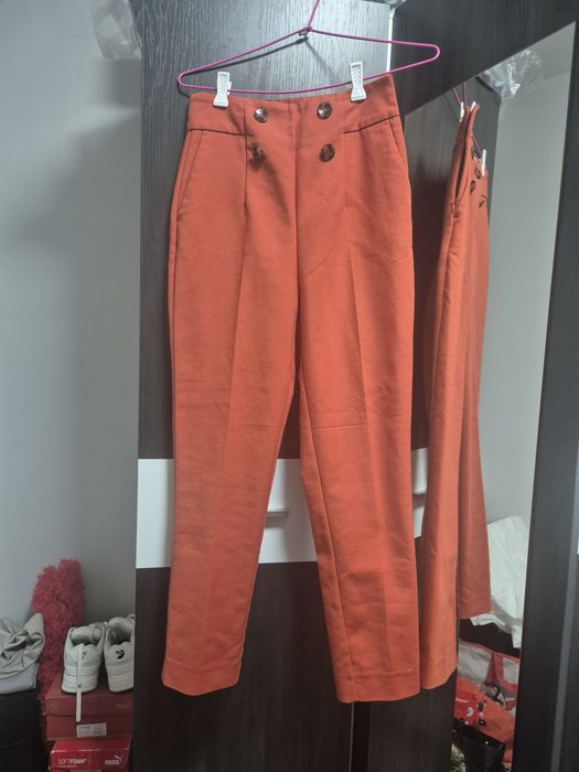 Vand pantaloni 34'36 marimea