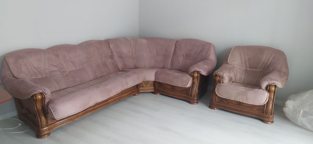 Угловой диван и кресло