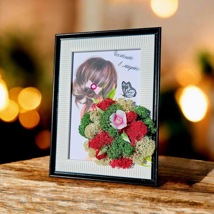 Осмомартенски предложения, подаръци, декорации