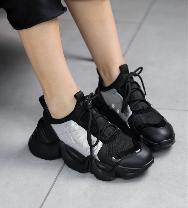 Продам кроссовки кожаные