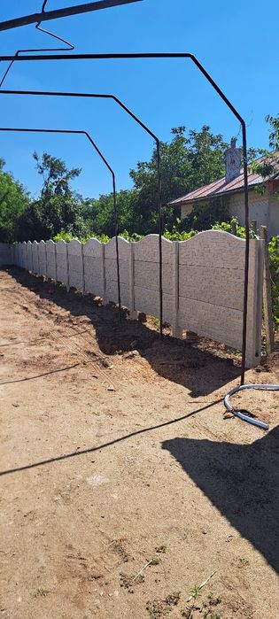 Vând gard din beton