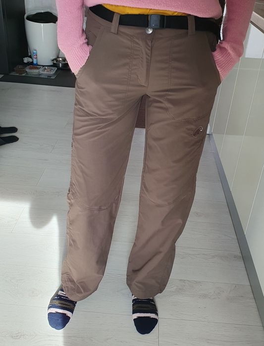Pantalonii drumeții Mammut