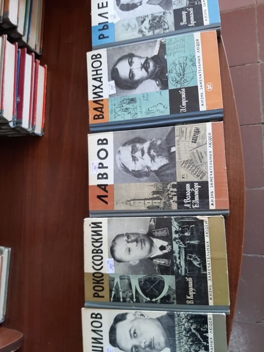 Продаю коллекцию книг