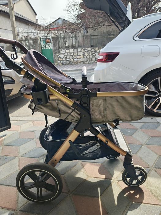 Vând 2 cărucioare bebe