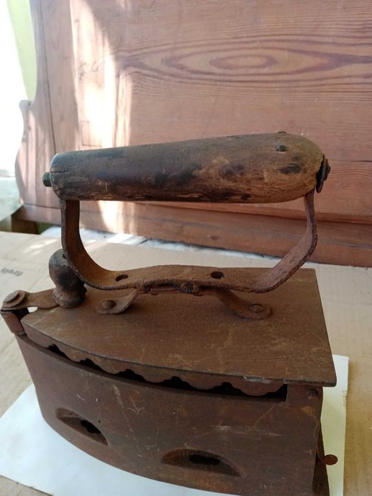 Călcător interbelic din fontă