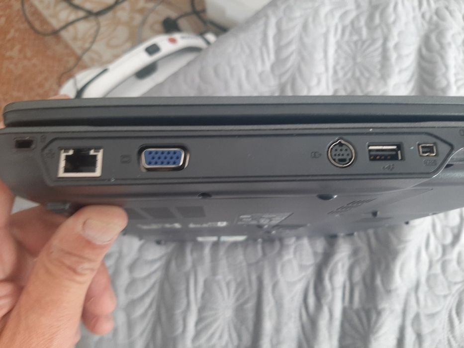 Vând laptop ACER